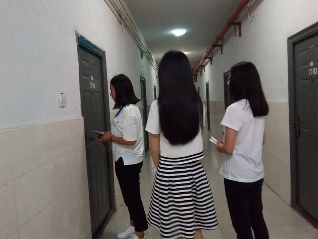 10052
