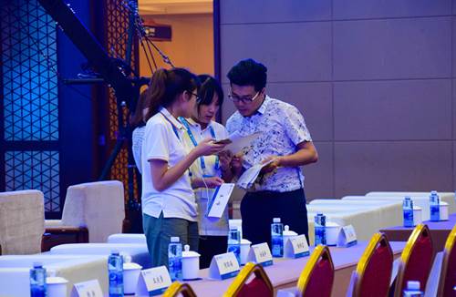http://zqhoutai.cqyti.com/_vsl/9252A172A4D8971170E16A78BEF9789A/A664A528/26C12